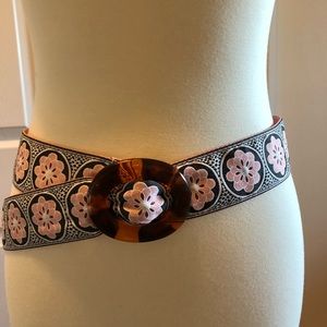EUC - patterned fabric belt w/ tortoise buckle
